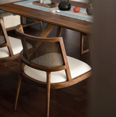 Meubles de salle à manger de luxe en rotin en bois massif en cuir en PU siège siège à manger pour restaurant avec et OEM service accepté