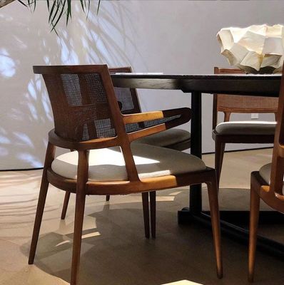 Meubles de salle à manger de luxe en rotin en bois massif en cuir en PU siège siège à manger pour restaurant avec et OEM service accepté