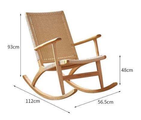 Ajoutez une touche d'élégance à votre salon en plein air avec une chaise bascule en bois massif tissée à la corde vintage