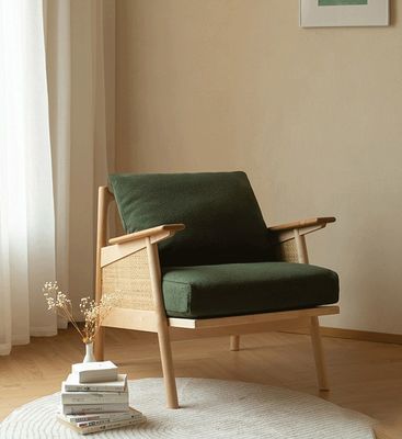 Accueil Meubles Généraux Salon nordique Chaise de canapé en bois avec coussin plume vers le bas Chaise en bois massif en rotin tissé naturel