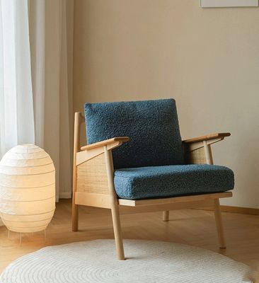 Accueil Meubles Généraux Salon nordique Chaise de canapé en bois avec coussin plume vers le bas Chaise en bois massif en rotin tissé naturel