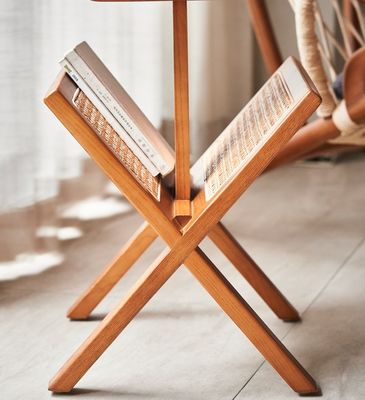 Table de côté carré en bois massif avec étagère en rotin tissé Laqué et construction durable