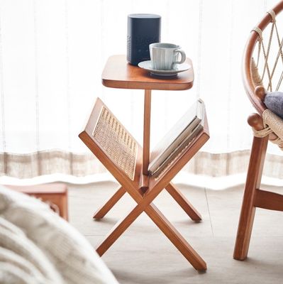 Table de côté carré en bois massif avec étagère en rotin tissé Laqué et construction durable