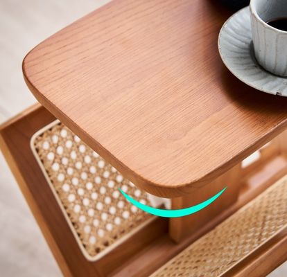 Table de côté carré en bois massif avec étagère en rotin tissé Laqué et construction durable