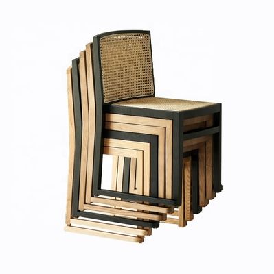Emballage du courrier Chaise de salle à manger en bois massif solide avec un design moderne et du rotin empilable