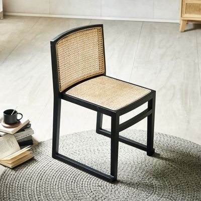 Emballage du courrier Chaise de salle à manger en bois massif solide avec un design moderne et du rotin empilable
