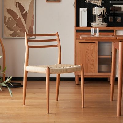 Chaise à manger en bois massif de design moderne avec câble en papier tissé et finition en nitrolacque dans votre budget
