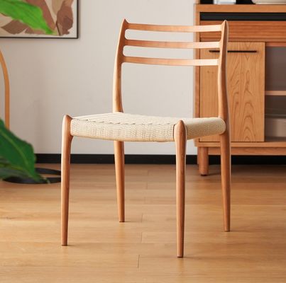 Chaise à manger en bois massif de design moderne avec câble en papier tissé et finition en nitrolacque dans votre budget