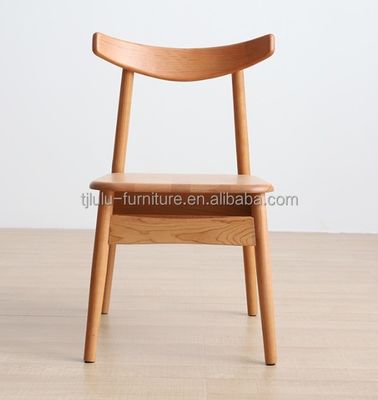 Chaise de salle à manger en bois massif avec un style de design moderne pour les meubles de salle à manger dans le café Restaurant at et Nordic Simple Design