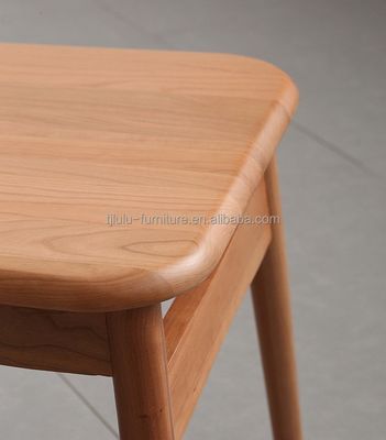 Chaise de salle à manger en bois massif avec un style de design moderne pour les meubles de salle à manger dans le café Restaurant at et Nordic Simple Design