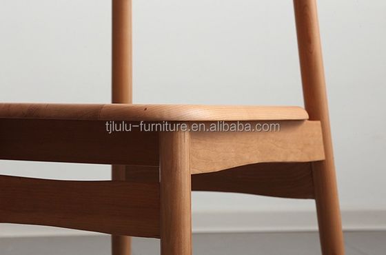 Chaise de salle à manger en bois massif avec un style de design moderne pour les meubles de salle à manger dans le café Restaurant at et Nordic Simple Design