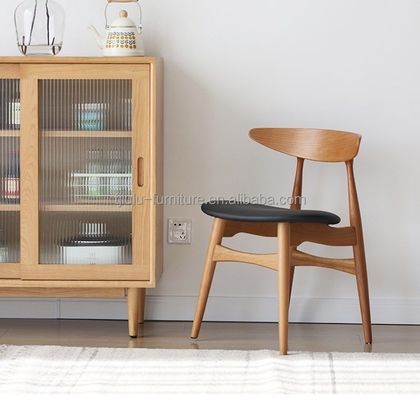Couleurs personnalisées en bois massif à dos rond Chaise de salle à manger nordique pour hôtel Restaurant Banquet et maison dans le style classique moderne