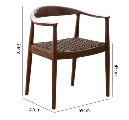 Chaise de salle à manger d'hôtel de luxe vintage avec siège en cordon tissé et construction en bois massif