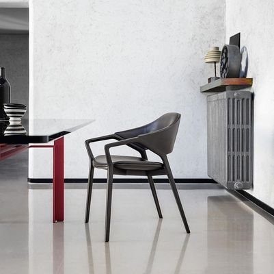 Design nordique moderne en bois massif en cuir salle à manger chaise de restaurant en blanc/noir/vin rouge/rouge pour des sièges robustes 2023