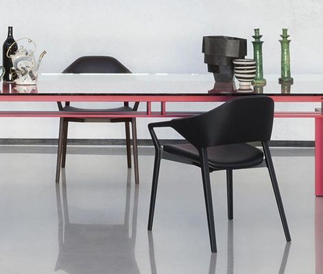 Design nordique moderne en bois massif en cuir salle à manger chaise de restaurant en blanc/noir/vin rouge/rouge pour des sièges robustes 2023