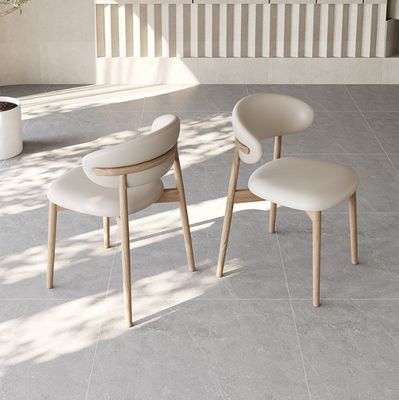 Chaise de salle à manger en PU en bois massif moderne pour les restaurants et les cafés de design nordique