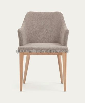 Chaises de cuisine minimalistes en tissu nordique en bois meubles de cuisine aux couleurs personnalisées et au design nordique de luxe