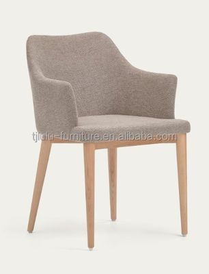 Accueil Meubles Nordiques en tissu en bois doublés Chaises de luxe pour les repas de banquet