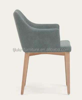 Accueil Meubles Nordiques en tissu en bois doublés Chaises de luxe pour les repas de banquet