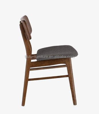 Accueil Meubles en bois massif Chaises à manger aux couleurs personnalisées et siège en tissu rembourrée