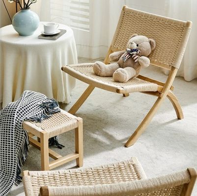 Meubles de salon d'hôtel de style nordique Chaise de loisirs en bois massif avec cordon tissé et design pliable