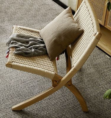 Meubles de salon d'hôtel de style nordique Chaise de loisirs en bois massif avec cordon tissé et design pliable