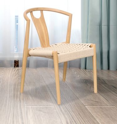 Des chaises en bois massif naturel tissé en corde de souhait Le complément parfait au design japonais moderne