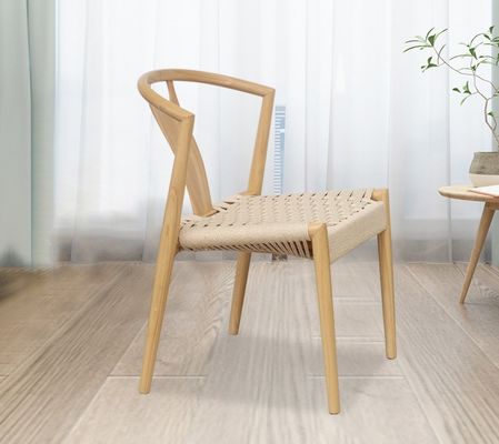 Des chaises en bois massif naturel tissé en corde de souhait Le complément parfait au design japonais moderne