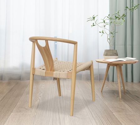 Des chaises en bois massif naturel tissé en corde de souhait Le complément parfait au design japonais moderne