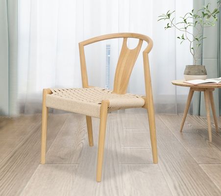 Des chaises en bois massif naturel tissé en corde de souhait Le complément parfait au design japonais moderne