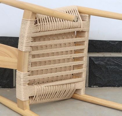 Des chaises en bois massif naturel tissé en corde de souhait Le complément parfait au design japonais moderne