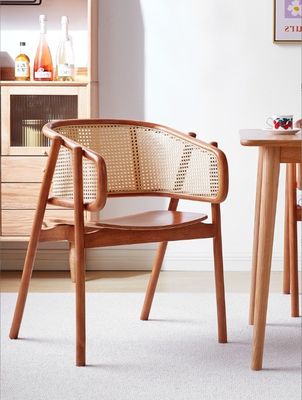 Finition en nitrolacque robuste de design japonais Chaises à manger en rotin en bois massif pour restaurants et salles à manger 2023