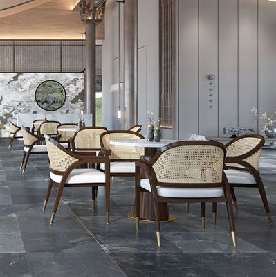 Une chaise de salle à manger robuste en bois de chaux La combinaison parfaite de robustesse et de style