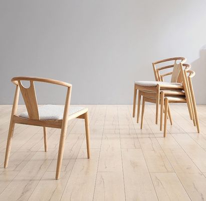 Emballage du courrier N Meubles de salle à manger Moderne en bois massif en PU cuir/tissu Chaise empilée pour le restaurant et le salon
