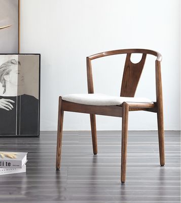 Emballage du courrier N Meubles de salle à manger Moderne en bois massif en PU cuir/tissu Chaise empilée pour le restaurant et le salon