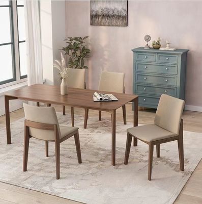 Table à manger en bois massif chaises avec finition en nitrolacque et design moderne pour salle à manger restaurant et hôtel