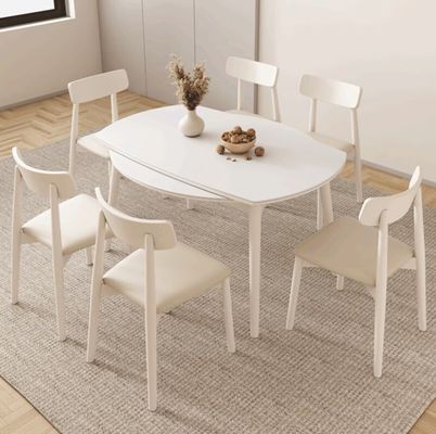 Chaise de salle à manger de style nordique avec des jambes en bois massif et un revêtement en tissu en finition nitrolacque