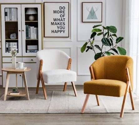 Appartement Meubles de salon Chaise en bois nordique moderne avec laine d'agneau de velours et canapé en bois dans le design de l'hôtel