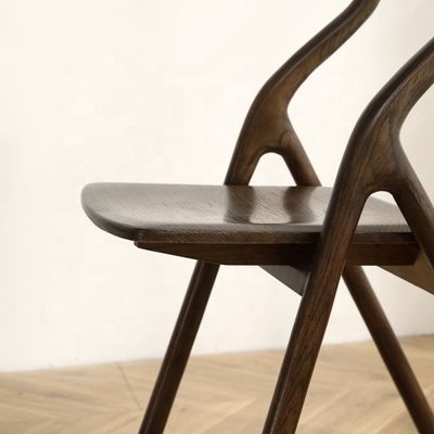 Chaise de restaurant en bois de luxe de style moderne avec des conceptions et des matériaux acceptables pour le client