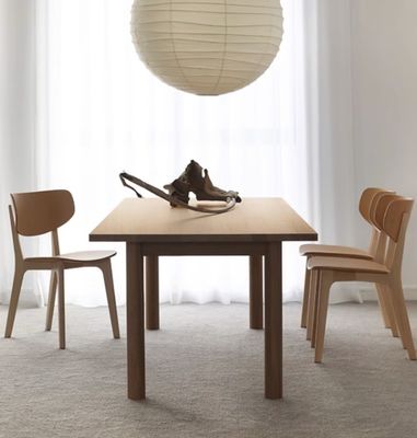 Vietnam meubles pour la maison Le client conçoit une table à manger en bois massif moderne avec des tables à café robustes et un design moderne