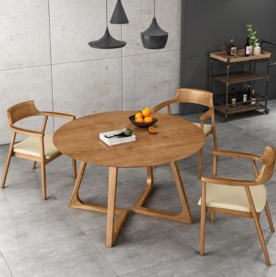 Table à manger en bois massif de style nordique avec design et meubles de salle à manger