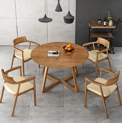 Table à manger en bois massif de style nordique avec design et meubles de salle à manger