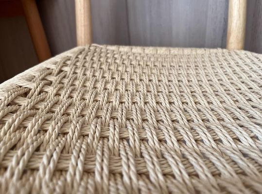 Tissu en cuir PU en bois massif résistant et polyvalent Préparation en rotin en plastique naturel avec finition nitrolacque