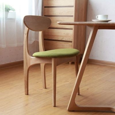 Couleur naturelle cadre en bois massif style nordique en PU/tissu en cuir chaise de salle à manger en bois rembourrée pour restaurant moderne à vendre