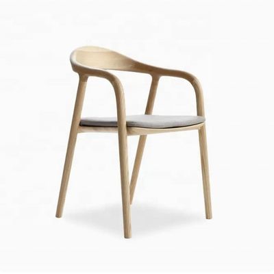 Appuie-bras en bois massif moderne français Chaise à manger en bois dans l'emballage du courrier pour meubles de salon de luxe
