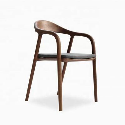 Appuie-bras en bois massif moderne français Chaise à manger en bois dans l'emballage du courrier pour meubles de salon de luxe