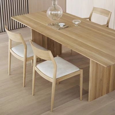 Chaise de cuisine en bois massif à coussin confortable en nature couleurs populaires pour restaurant contemporain