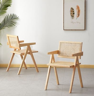 Chaise à manger en rotin moderne avec cadre en bois massif en noyer naturel