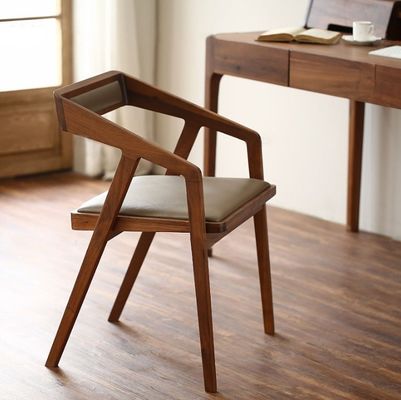 Accueil Meubles de style nordique moderne Chaise de salle à manger en bois avec bois massif et cuir PU
