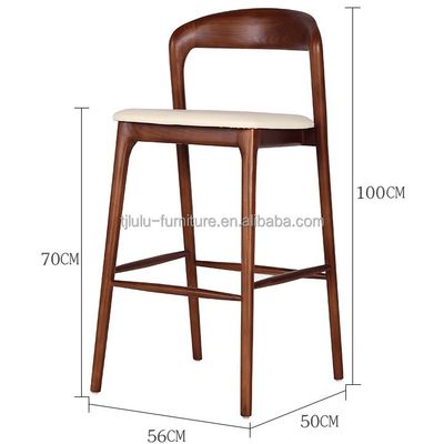 Pas de tabouret de bar plié pour la salle à manger en bois massif Chaise en bois dans la cuisine du restaurant